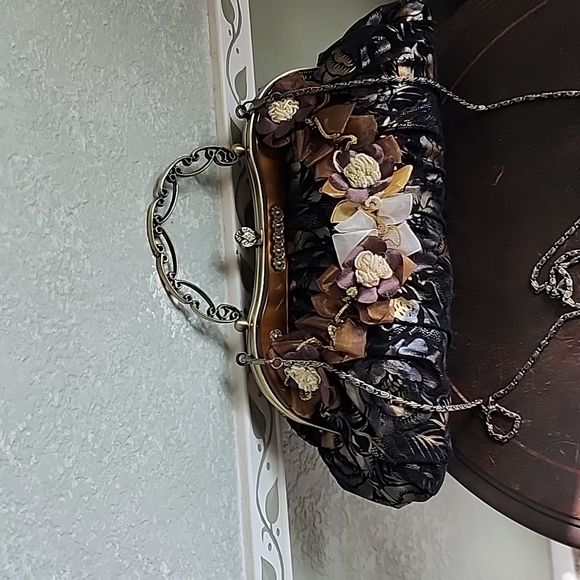 🎉 HP🎉 Retro  purse  metal clasp and removable metal strap - Picture 3 of 7